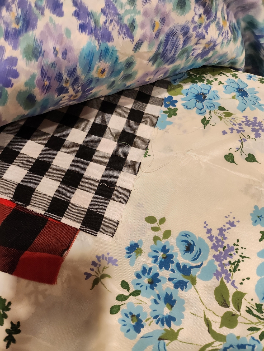 ONE Fabric Fat Quarter 18x21 (choose from pile) - Picture 10 of 14